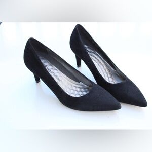 Walking cradles low pumps